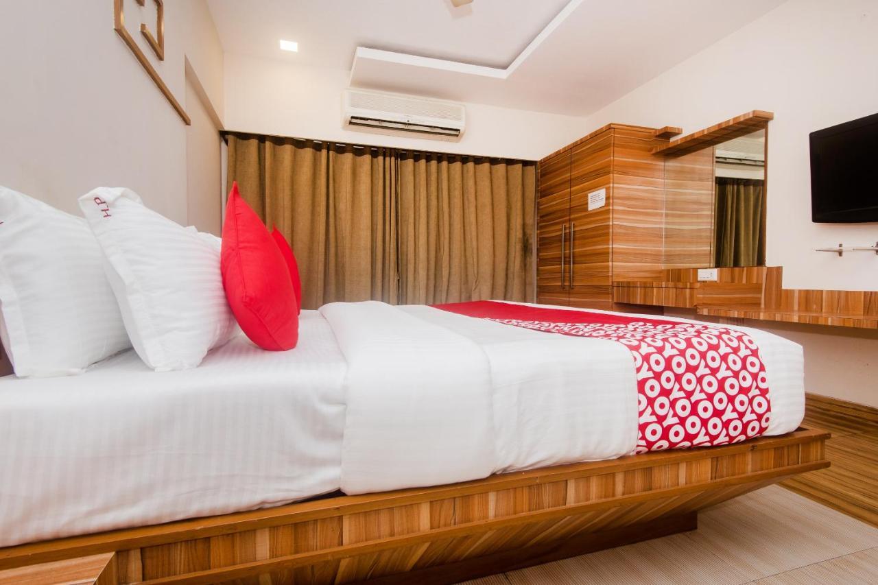 Vaccinated Staff - Capital O 13823 Hotel Praveen International Ulhasnagar Екстер'єр фото