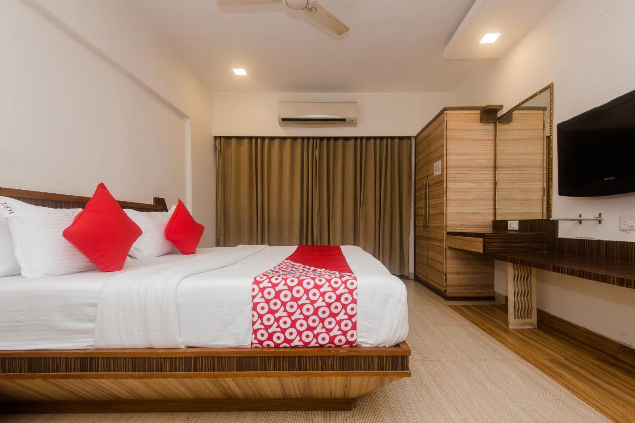 Vaccinated Staff - Capital O 13823 Hotel Praveen International Ulhasnagar Екстер'єр фото